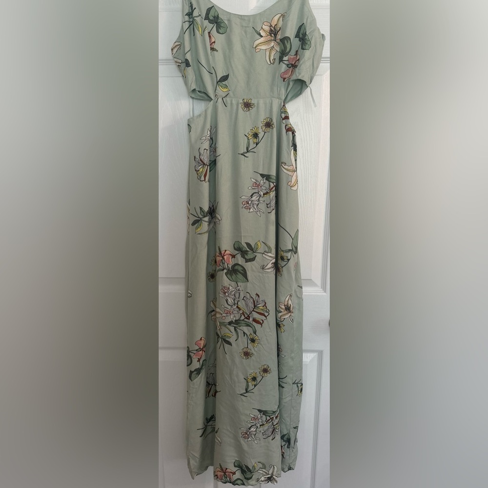Summer cut out maxi dress-sage color with floral print.